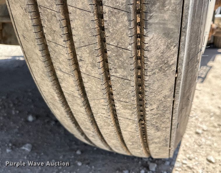 image for item DK6631 1996 Kenworth  T800 flatbed truck with mud mixing system