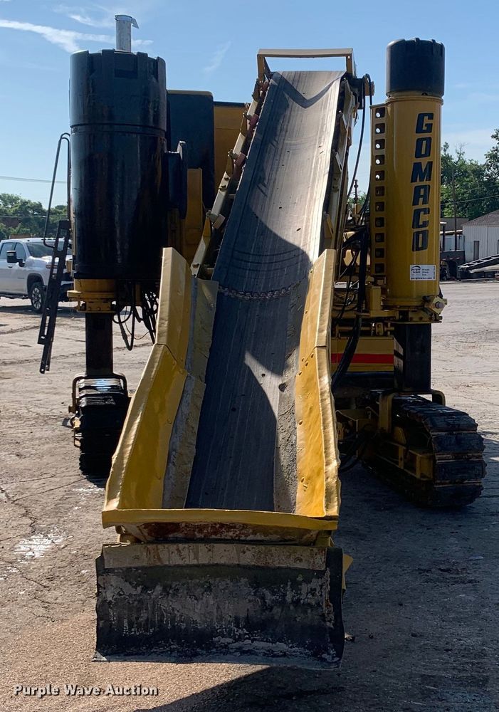 image for item DM7854 1999 Gomaco GT-6300 Commander III slip form paver