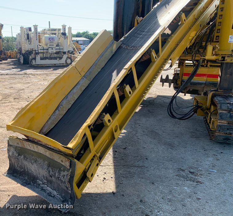 image for item DM7854 1999 Gomaco GT-6300 Commander III slip form paver