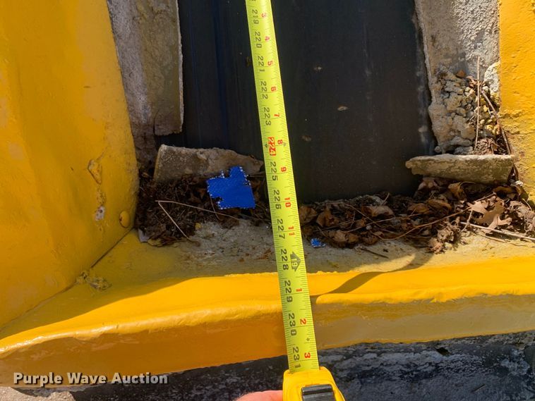 image for item DM7854 1999 Gomaco GT-6300 Commander III slip form paver