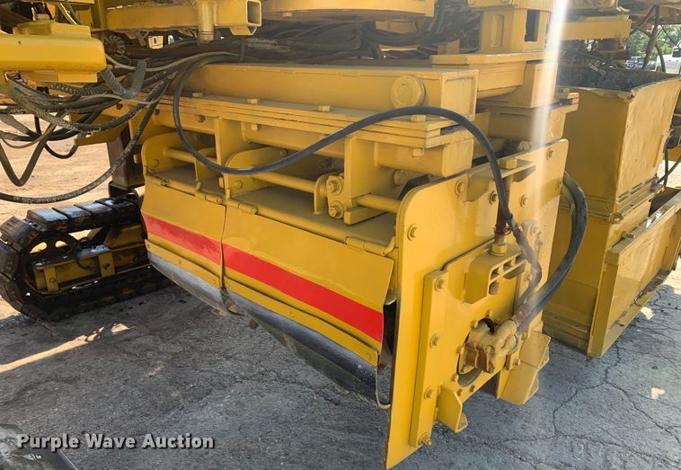 image for item DM7854 1999 Gomaco GT-6300 Commander III slip form paver