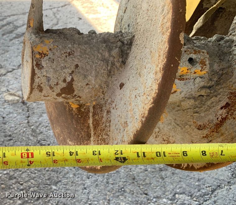 image for item DM7854 1999 Gomaco GT-6300 Commander III slip form paver