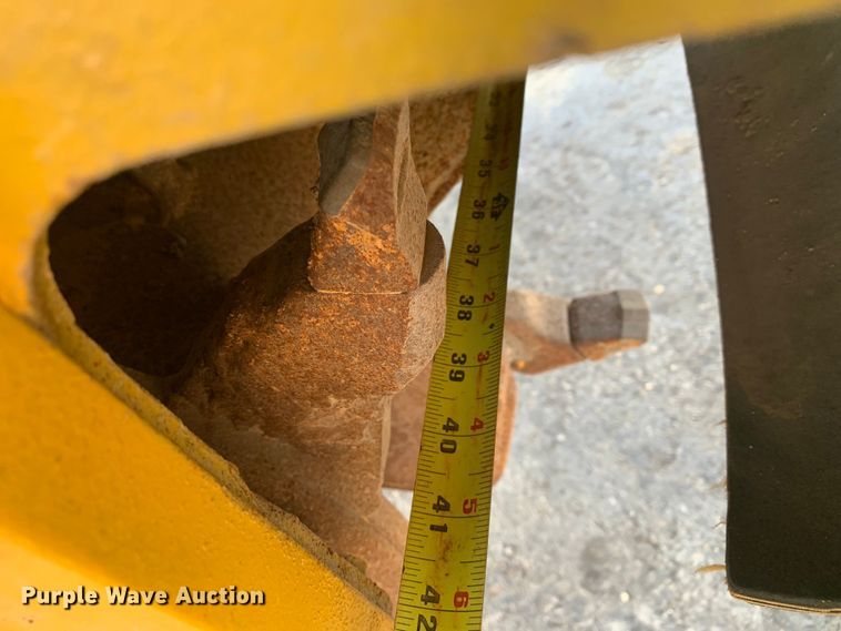 image for item DM7854 1999 Gomaco GT-6300 Commander III slip form paver