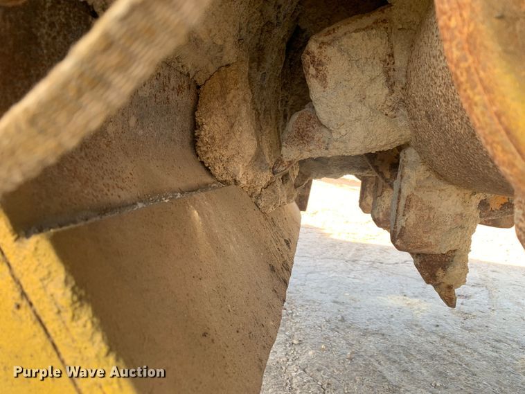 image for item DM7854 1999 Gomaco GT-6300 Commander III slip form paver