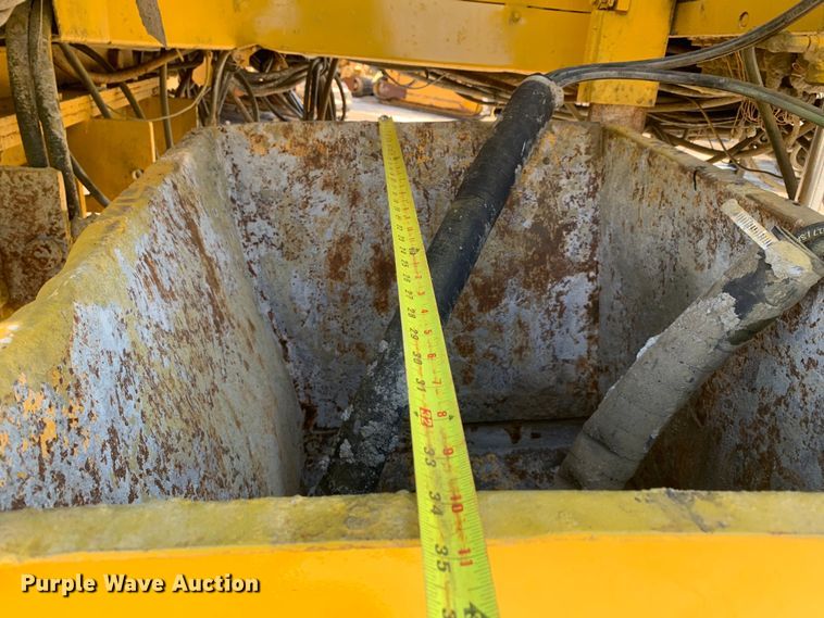 image for item DM7854 1999 Gomaco GT-6300 Commander III slip form paver