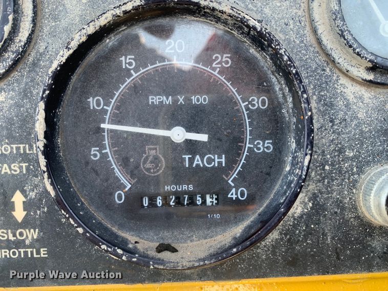 image for item DM7854 1999 Gomaco GT-6300 Commander III slip form paver