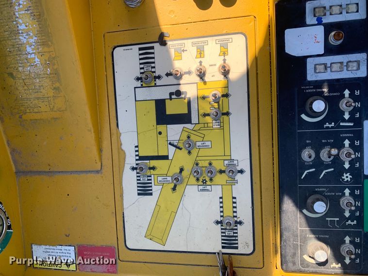 image for item DM7854 1999 Gomaco GT-6300 Commander III slip form paver