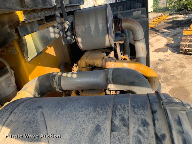 image for item DM7854 1999 Gomaco GT-6300 Commander III slip form paver