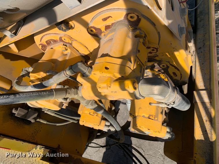 image for item DM7854 1999 Gomaco GT-6300 Commander III slip form paver