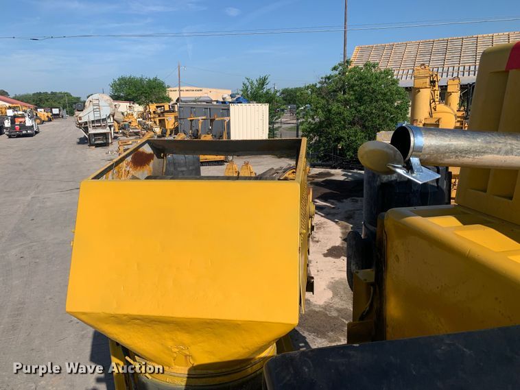 image for item DM7854 1999 Gomaco GT-6300 Commander III slip form paver