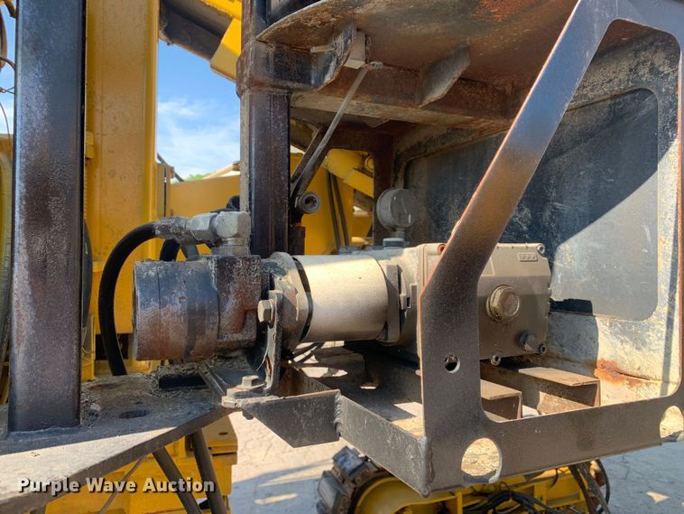 image for item DM7854 1999 Gomaco GT-6300 Commander III slip form paver