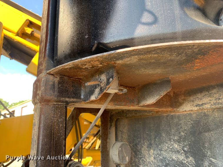 image for item DM7854 1999 Gomaco GT-6300 Commander III slip form paver