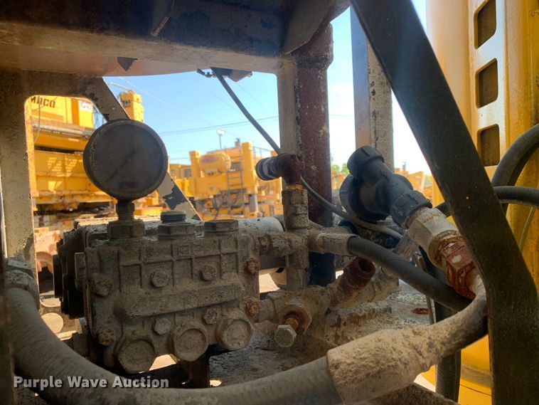 image for item DM7854 1999 Gomaco GT-6300 Commander III slip form paver