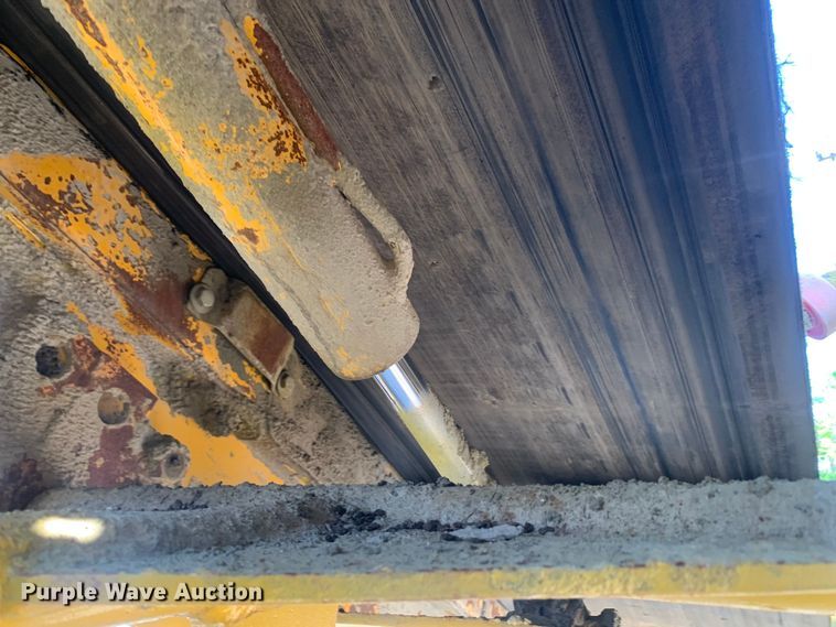 image for item DM7854 1999 Gomaco GT-6300 Commander III slip form paver