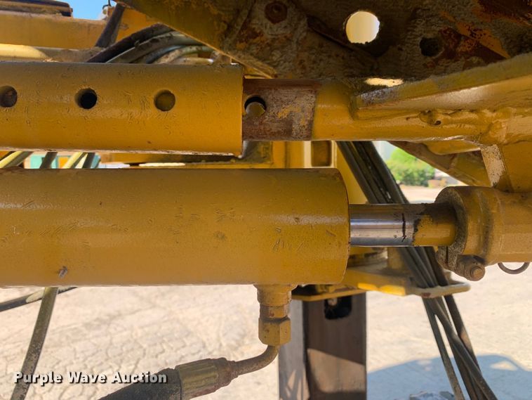 image for item DM7854 1999 Gomaco GT-6300 Commander III slip form paver