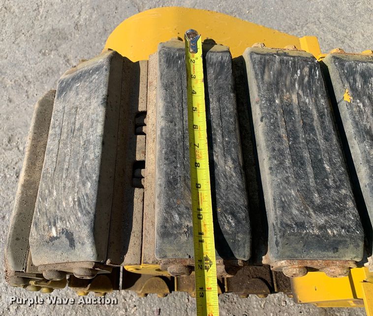 image for item DM7854 1999 Gomaco GT-6300 Commander III slip form paver