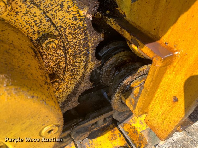 image for item DM7854 1999 Gomaco GT-6300 Commander III slip form paver