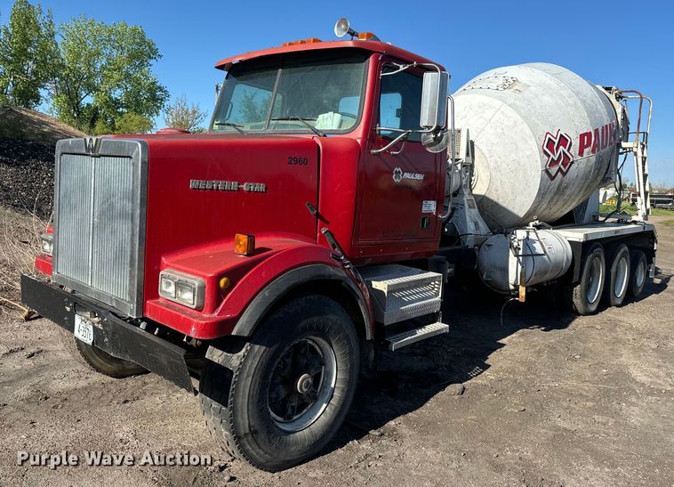 image for item DN3240 2000 Western Star 4800 ready mix truck