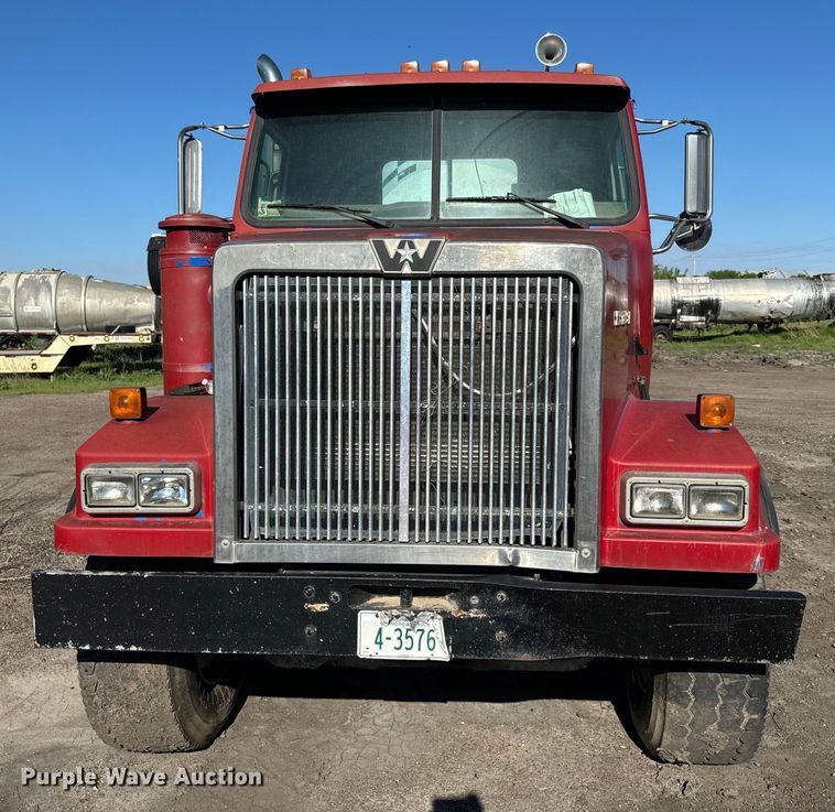image for item DN3240 2000 Western Star 4800 ready mix truck