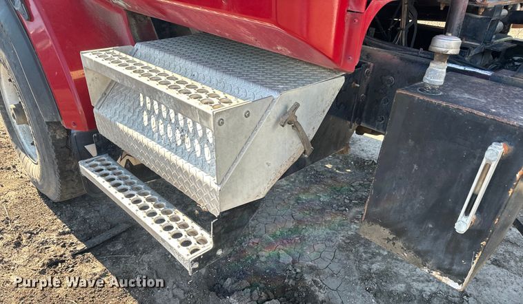 image for item DN3240 2000 Western Star 4800 ready mix truck