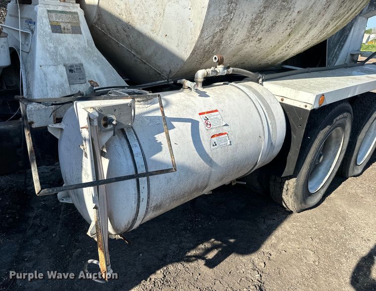 image for item DN3240 2000 Western Star 4800 ready mix truck