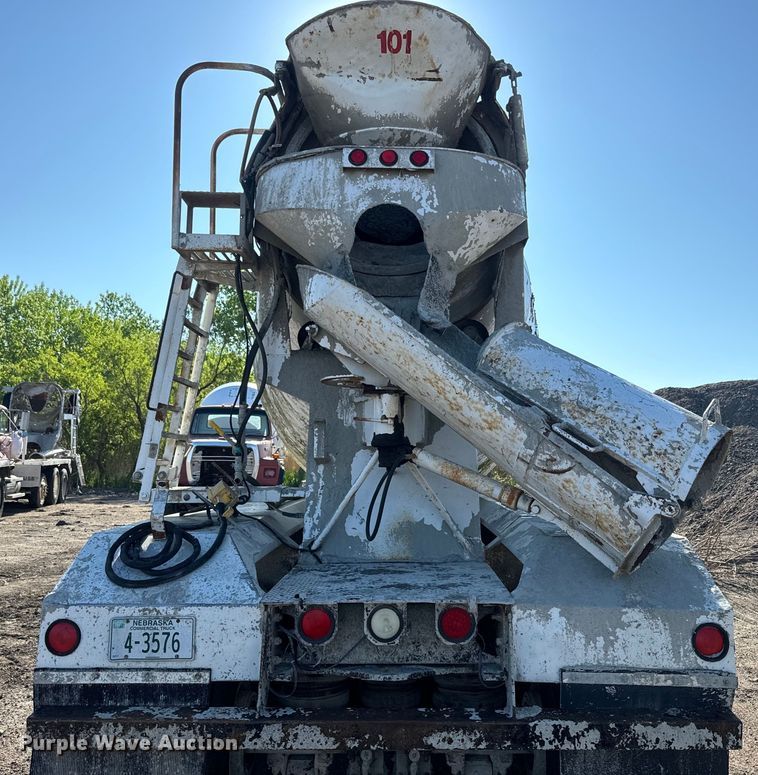 image for item DN3240 2000 Western Star 4800 ready mix truck
