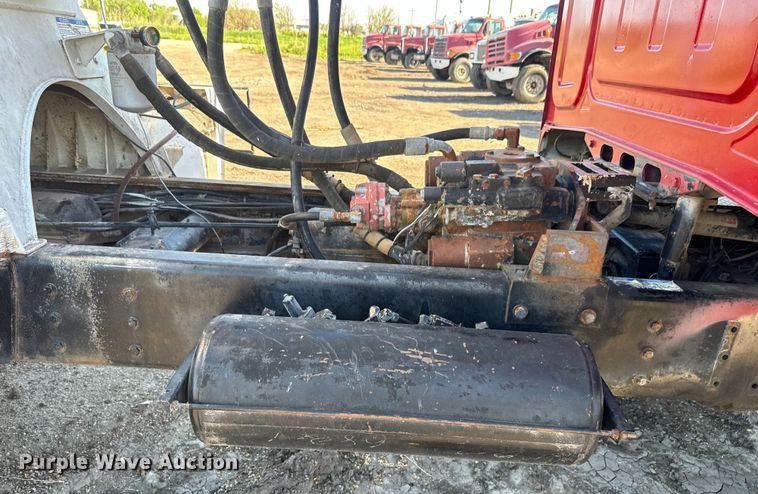 image for item DN3240 2000 Western Star 4800 ready mix truck