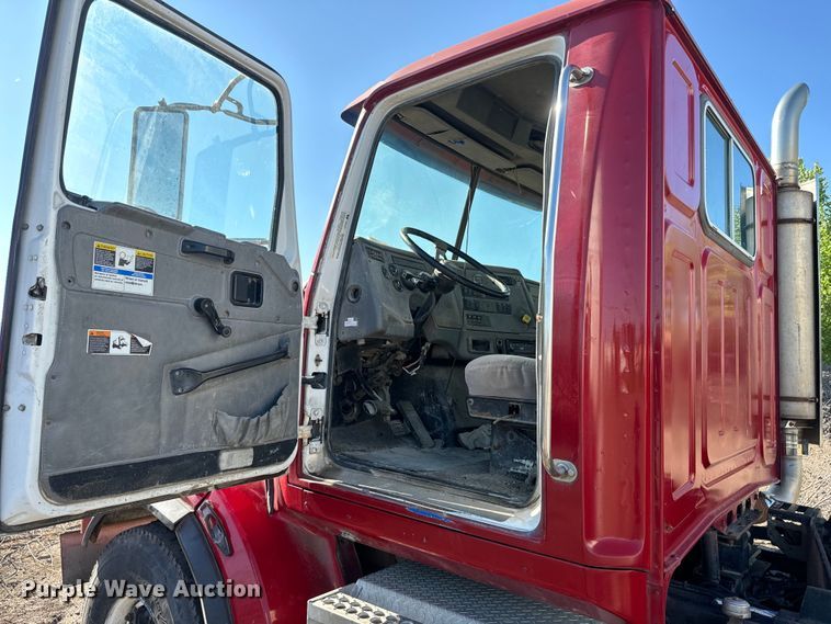 image for item DN3240 2000 Western Star 4800 ready mix truck