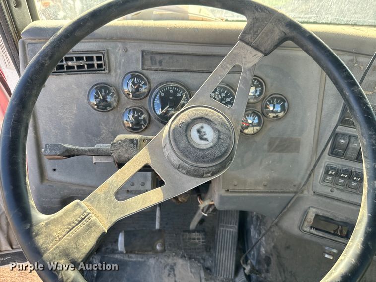 image for item DN3240 2000 Western Star 4800 ready mix truck