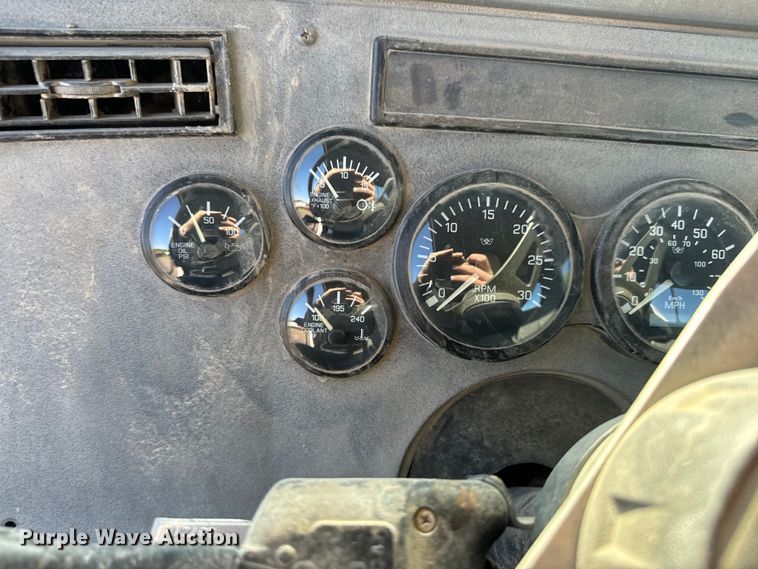 image for item DN3240 2000 Western Star 4800 ready mix truck