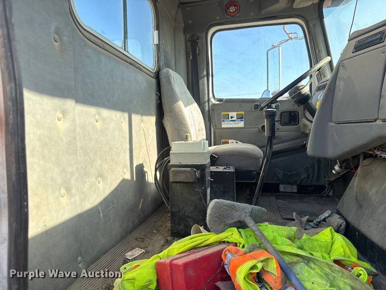 image for item DN3240 2000 Western Star 4800 ready mix truck