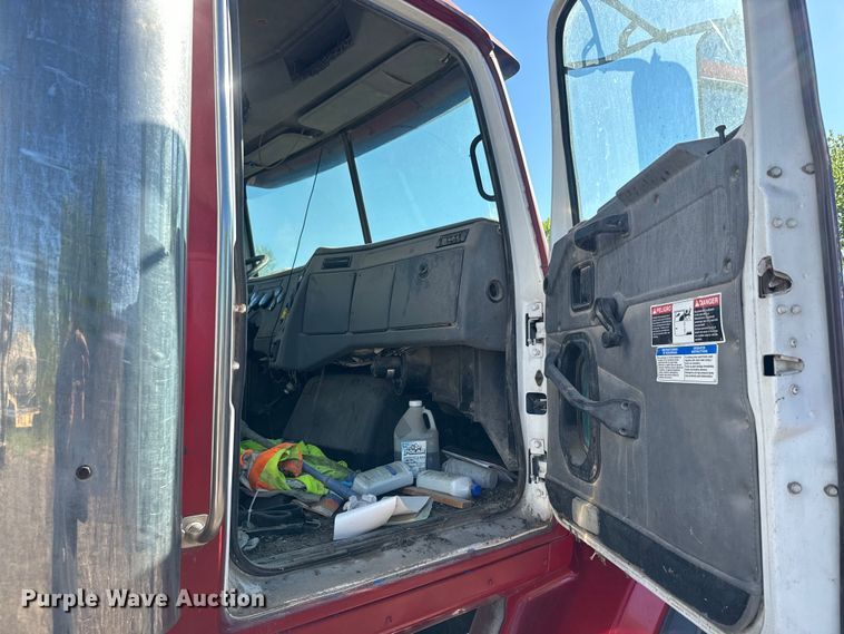 image for item DN3240 2000 Western Star 4800 ready mix truck