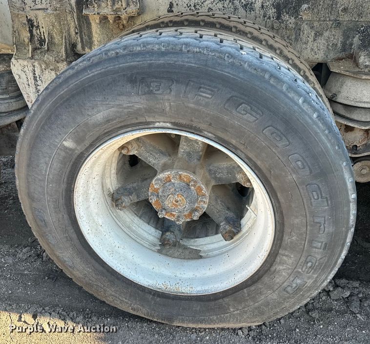 image for item DN3240 2000 Western Star 4800 ready mix truck