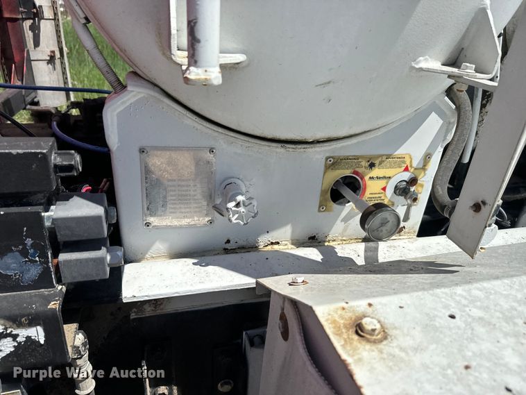 image for item DN3241 1995 Mack RD690S ready mix truck cab and chassis