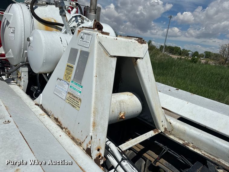 image for item DN3241 1995 Mack RD690S ready mix truck cab and chassis