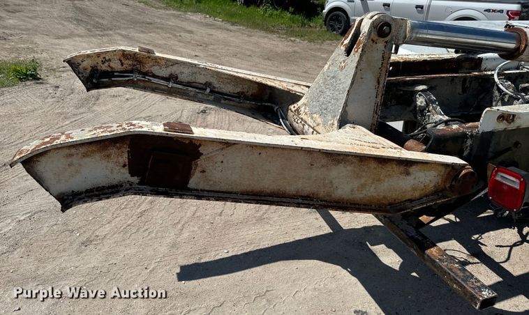 image for item DN3241 1995 Mack RD690S ready mix truck cab and chassis