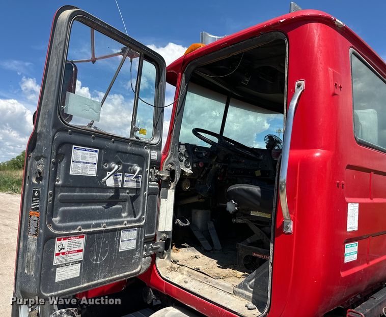 image for item DN3241 1995 Mack RD690S ready mix truck cab and chassis