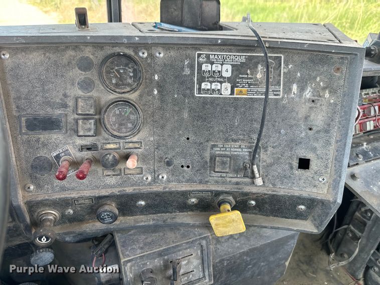 image for item DN3241 1995 Mack RD690S ready mix truck cab and chassis