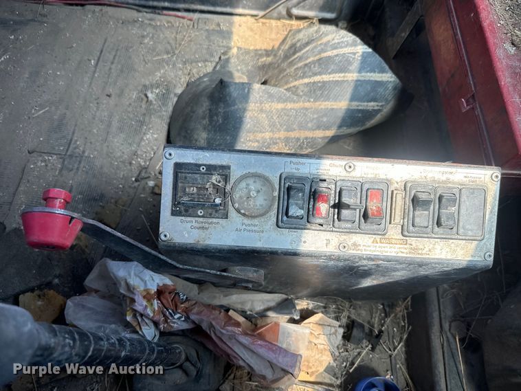 image for item DN3241 1995 Mack RD690S ready mix truck cab and chassis