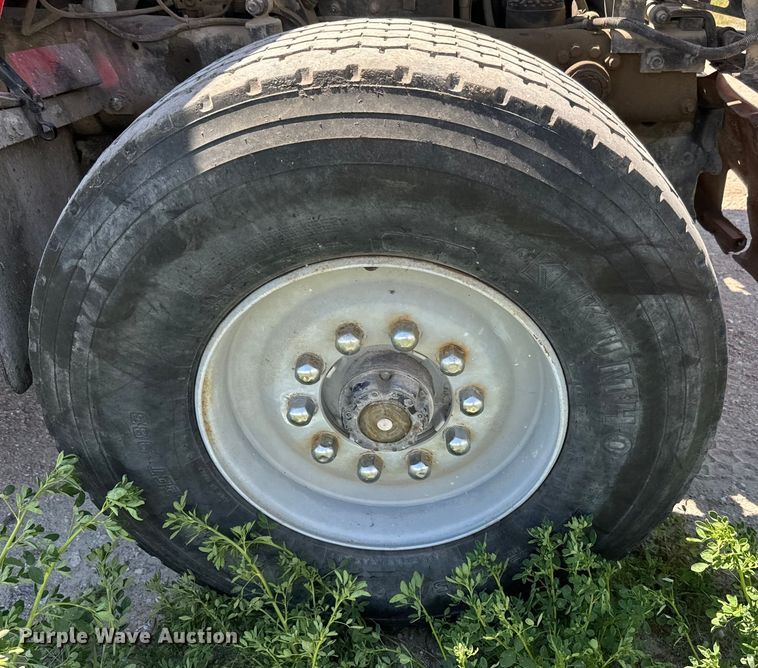 image for item DN3241 1995 Mack RD690S ready mix truck cab and chassis