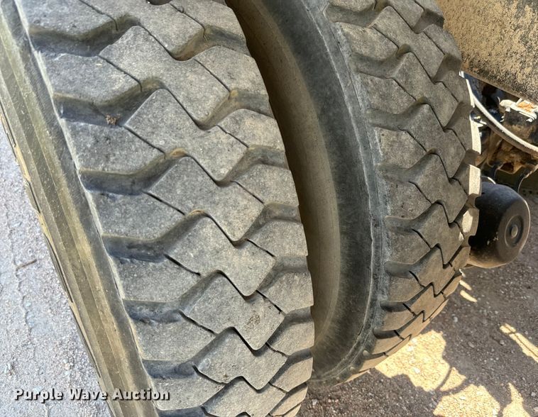 image for item DN3241 1995 Mack RD690S ready mix truck cab and chassis