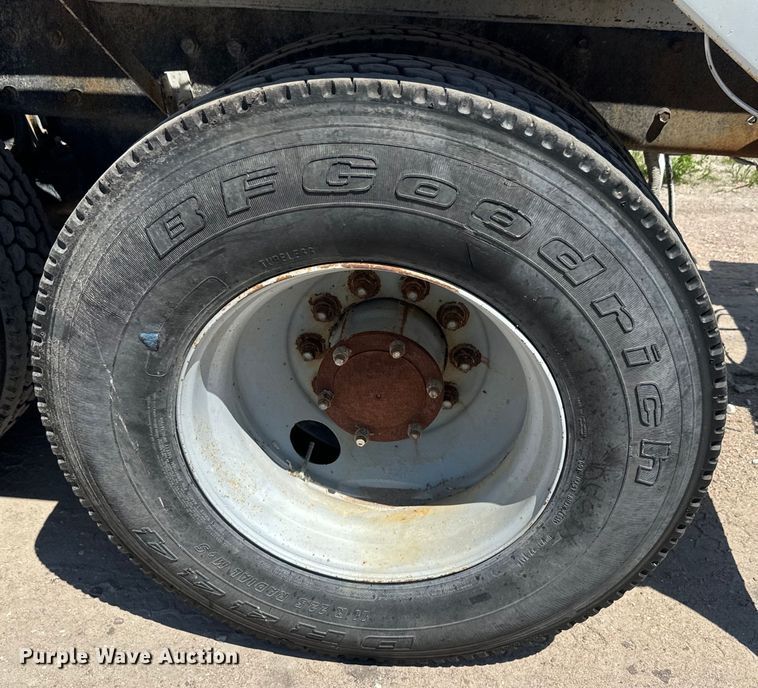 image for item DN3241 1995 Mack RD690S ready mix truck cab and chassis