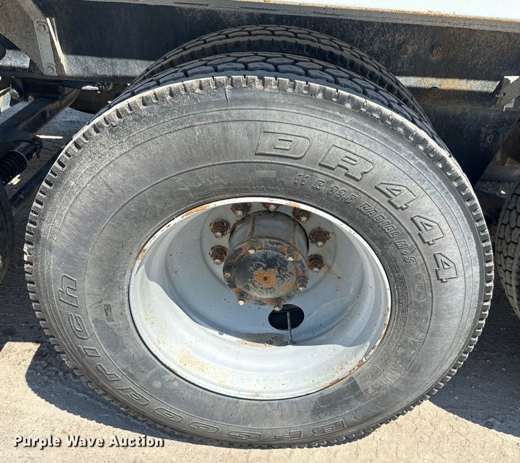 image for item DN3241 1995 Mack RD690S ready mix truck cab and chassis