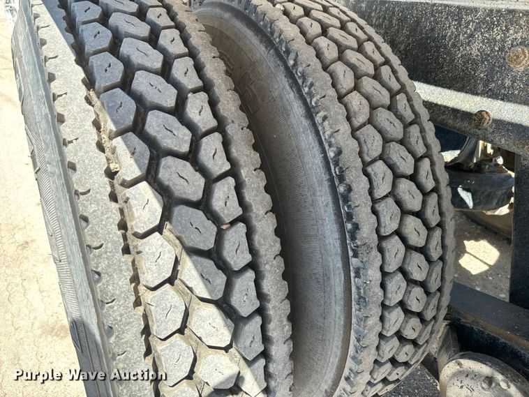 image for item DN3241 1995 Mack RD690S ready mix truck cab and chassis