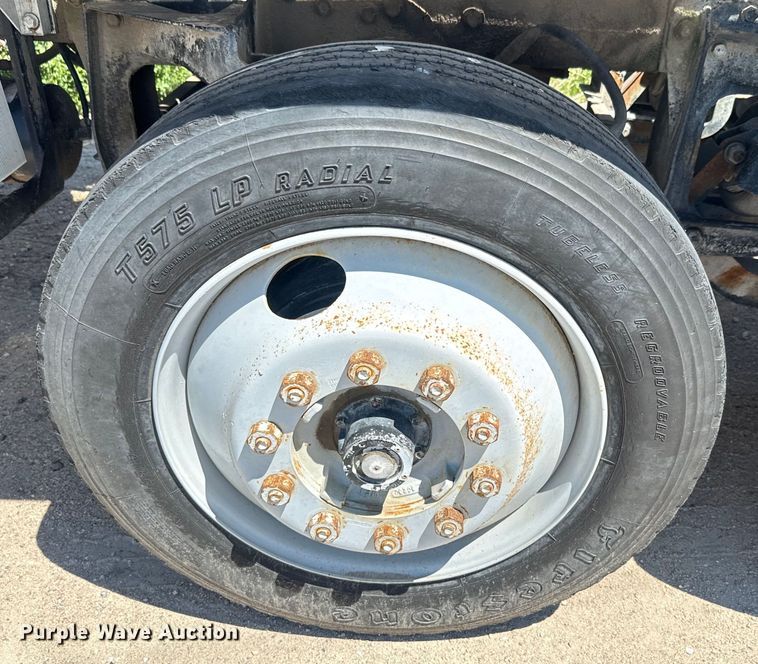 image for item DN3241 1995 Mack RD690S ready mix truck cab and chassis