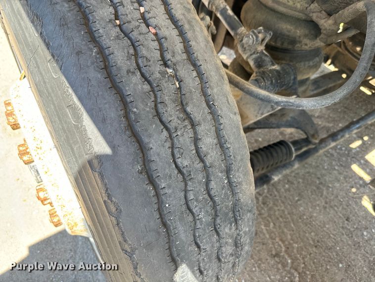 image for item DN3241 1995 Mack RD690S ready mix truck cab and chassis