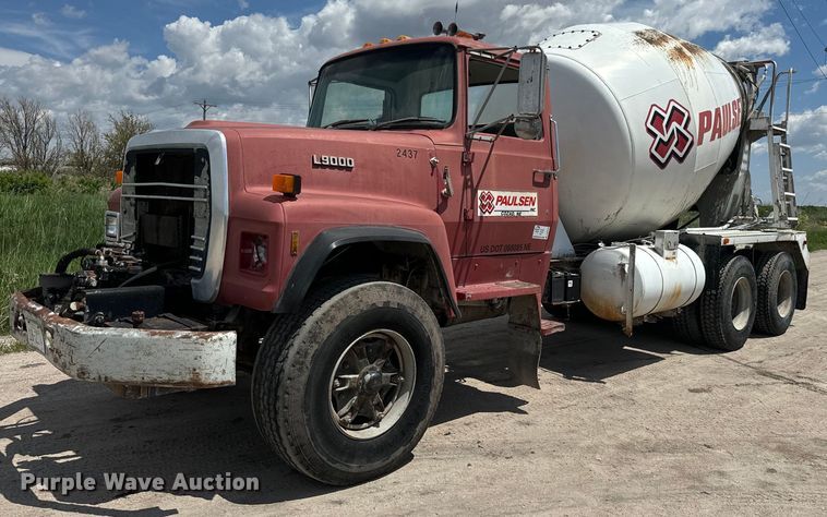 image for item DN3242 1989 Ford LT9000 ready mix truck