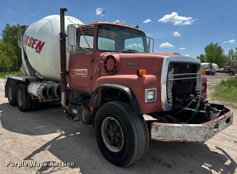 image for item DN3242 1989 Ford LT9000 ready mix truck