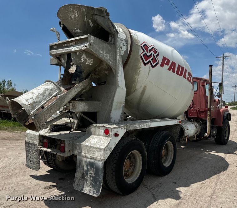 image for item DN3242 1989 Ford LT9000 ready mix truck