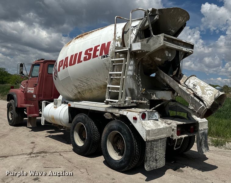 image for item DN3242 1989 Ford LT9000 ready mix truck